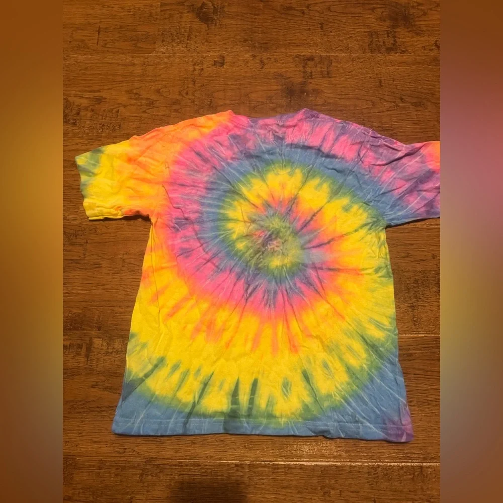 Child’s tie dye dinosaur world embroidered tee 6/8 NEW